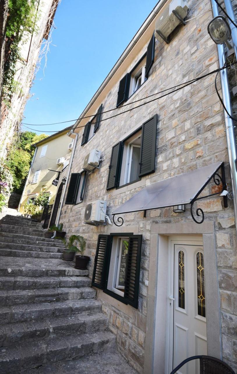 Vila Kula 1830 Apartments Herceg Novi Luaran gambar